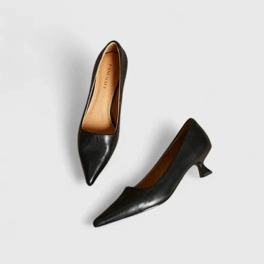 Low heel pumps with orthopedic footbed in reddish brown colourway