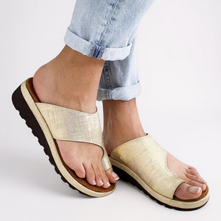 Side angle of women's summer sandals with open-toe structure and moulded arch support for all-day wear
