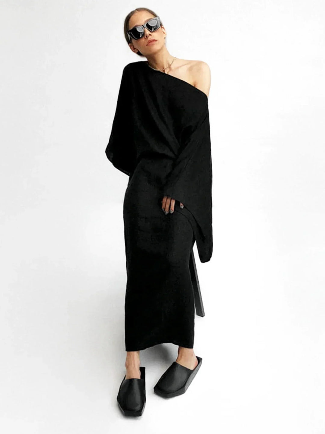 Women Elegant Kaftan Dress showing comfortable movement and relaxed kaftan fit